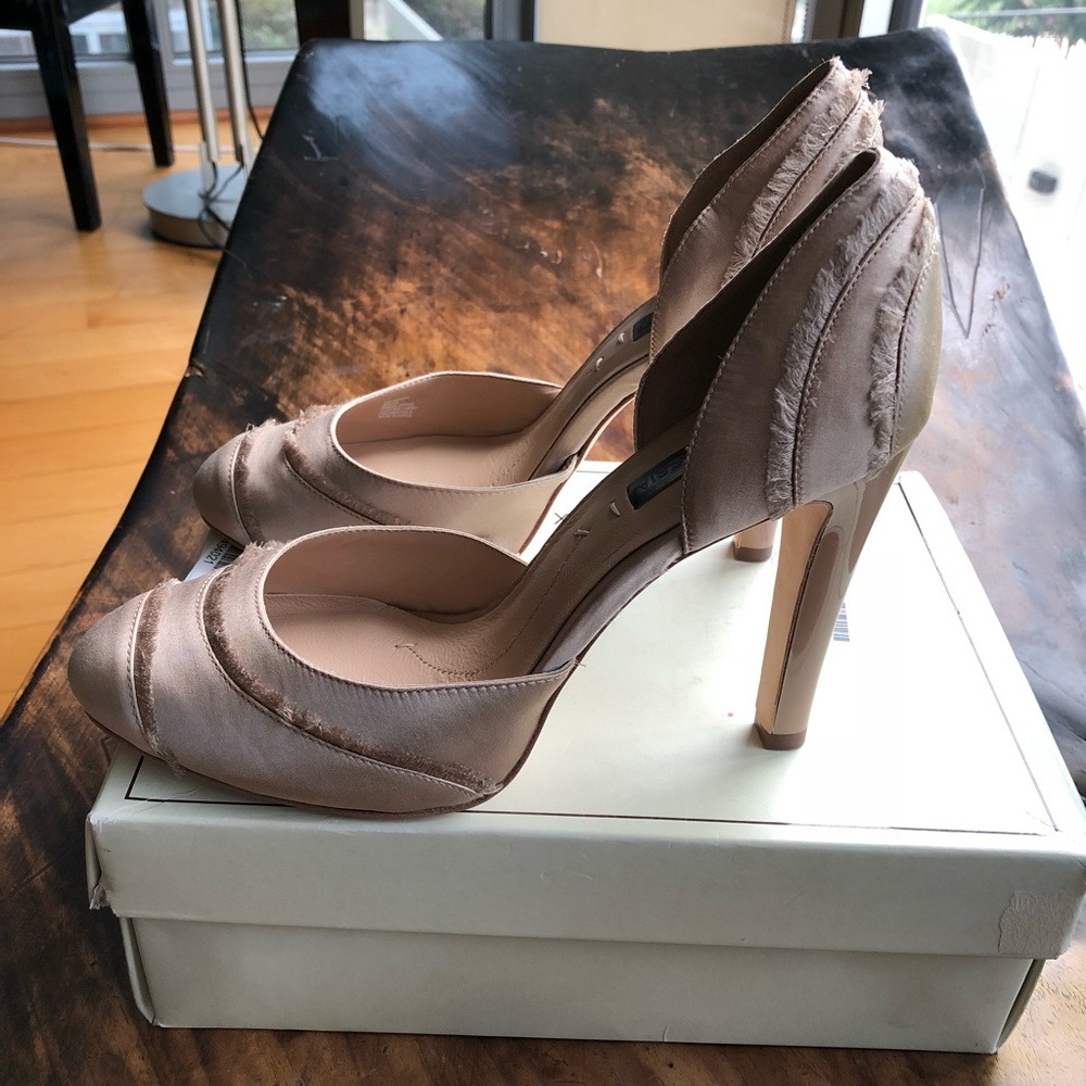 BCBGMaxazria pumps
